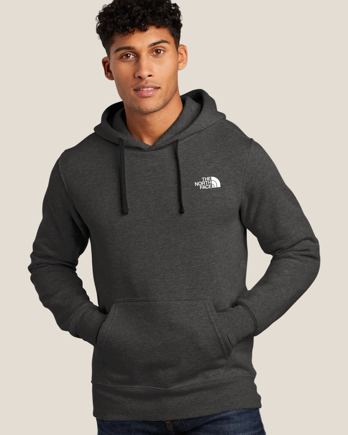LIMITIERTE AUFLAGE The North Face® Kapuzenpullover mit Logo-Print auf der Brust NF0A7V9B